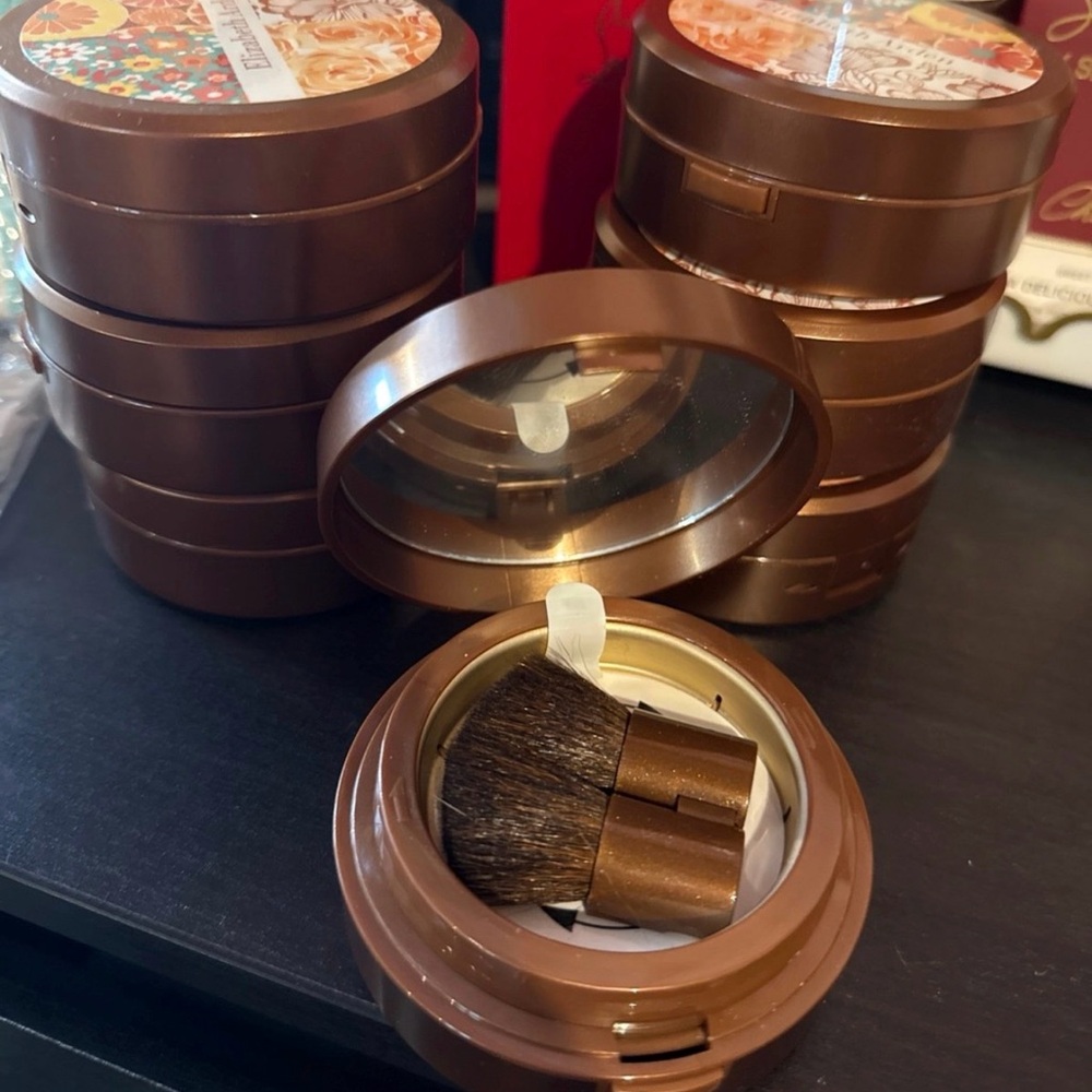 Elizabeth Arden bronze glow compact w/brush